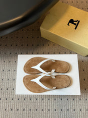 THE ROW 26S THONG SANDALS IN WHITE CALFSKIN AND SUEDE