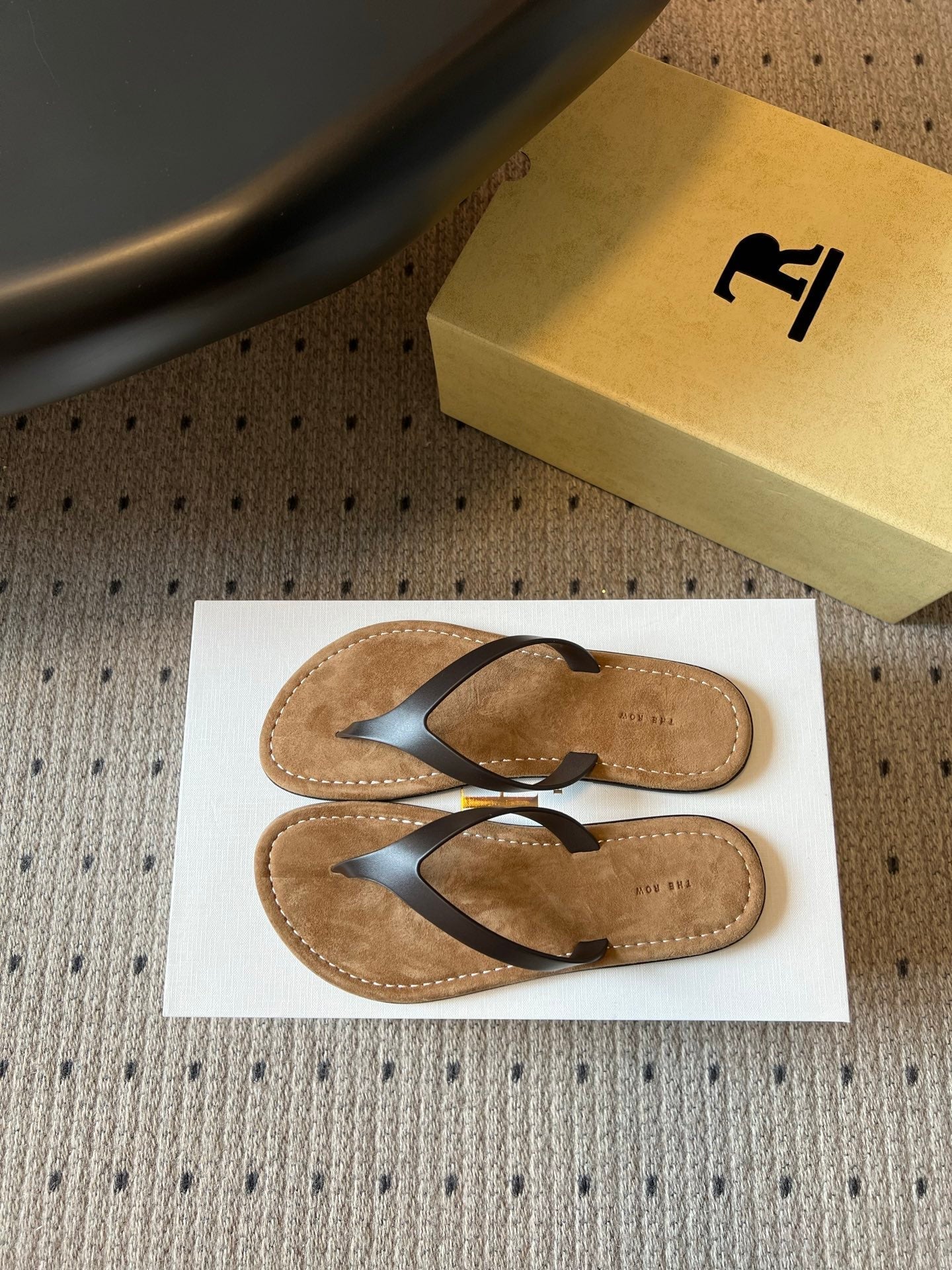 THE ROW 26S THONG SANDALS IN DARK BROWN CALFSKIN AND SUEDE