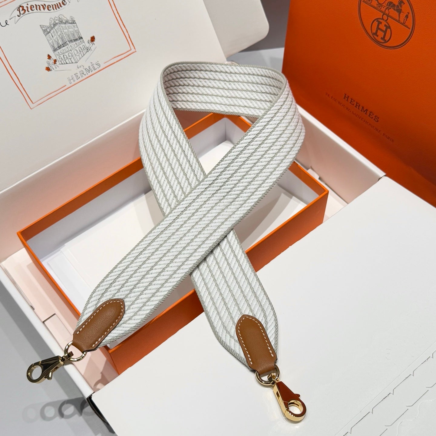 25S HERMES BAG STRAP GRAY AND WHITE PATTERN 85 IN CANVAS GOLD HARDWARE