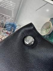 PEBBLE HOBO 40 IN BLACK SUPPLE GRAINED CALFSKIN