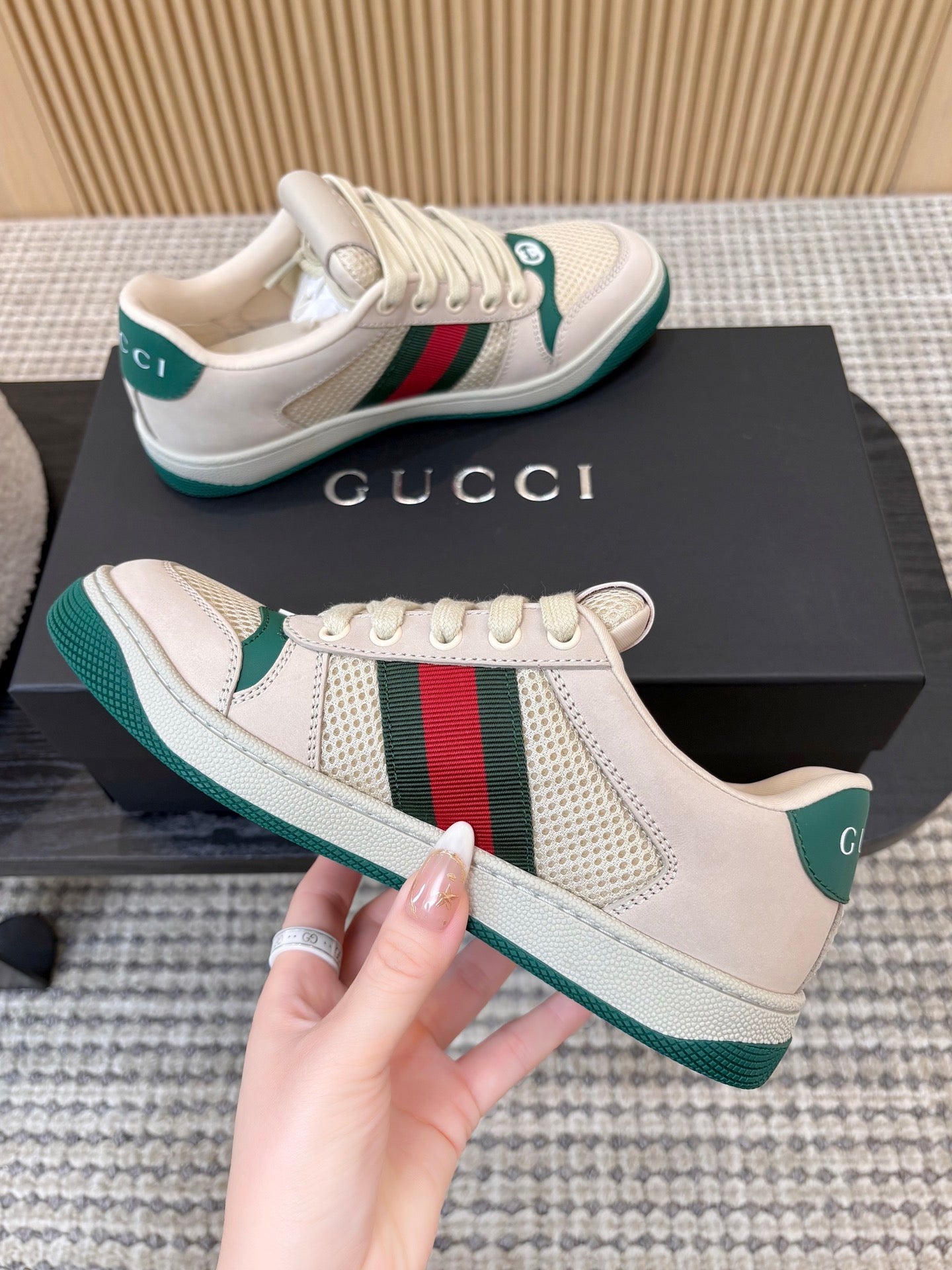 GUCCI 26S MESH SNEAKERS IN LIGHT BEIGE AND GREEN LEATHER