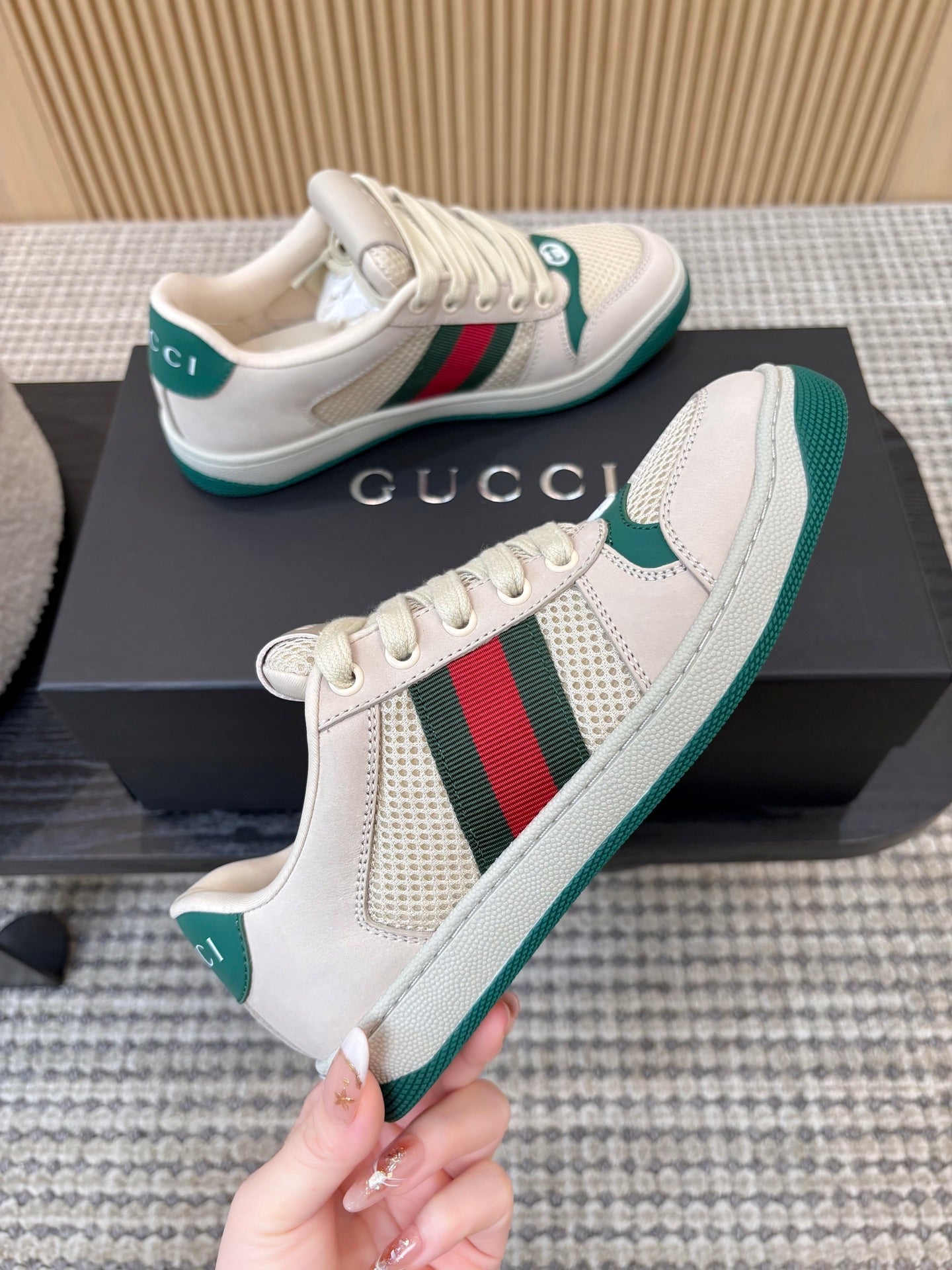 GUCCI 26S MESH SNEAKERS IN LIGHT BEIGE AND GREEN LEATHER