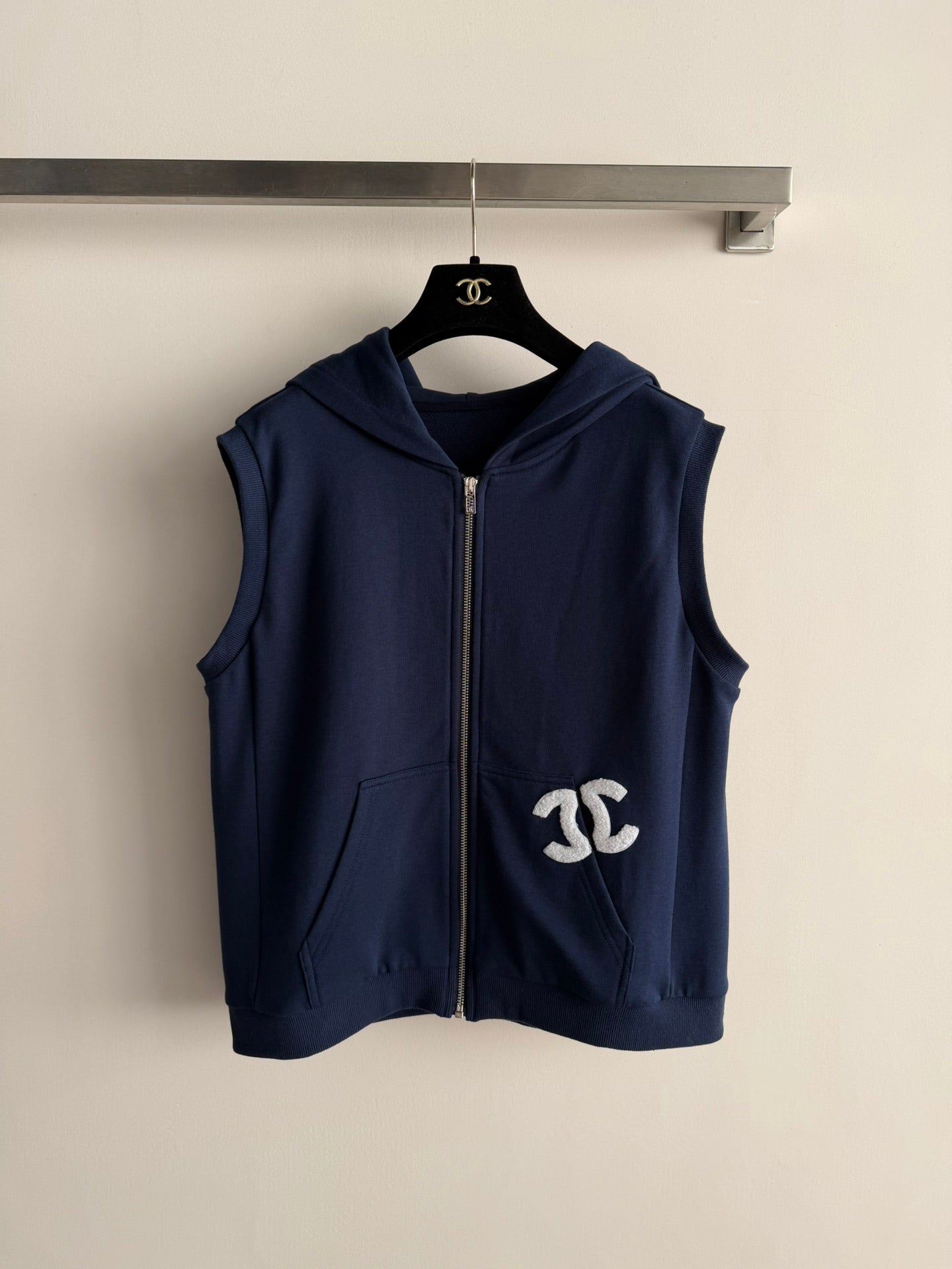 CHANEL 26S HOODED VEST 880