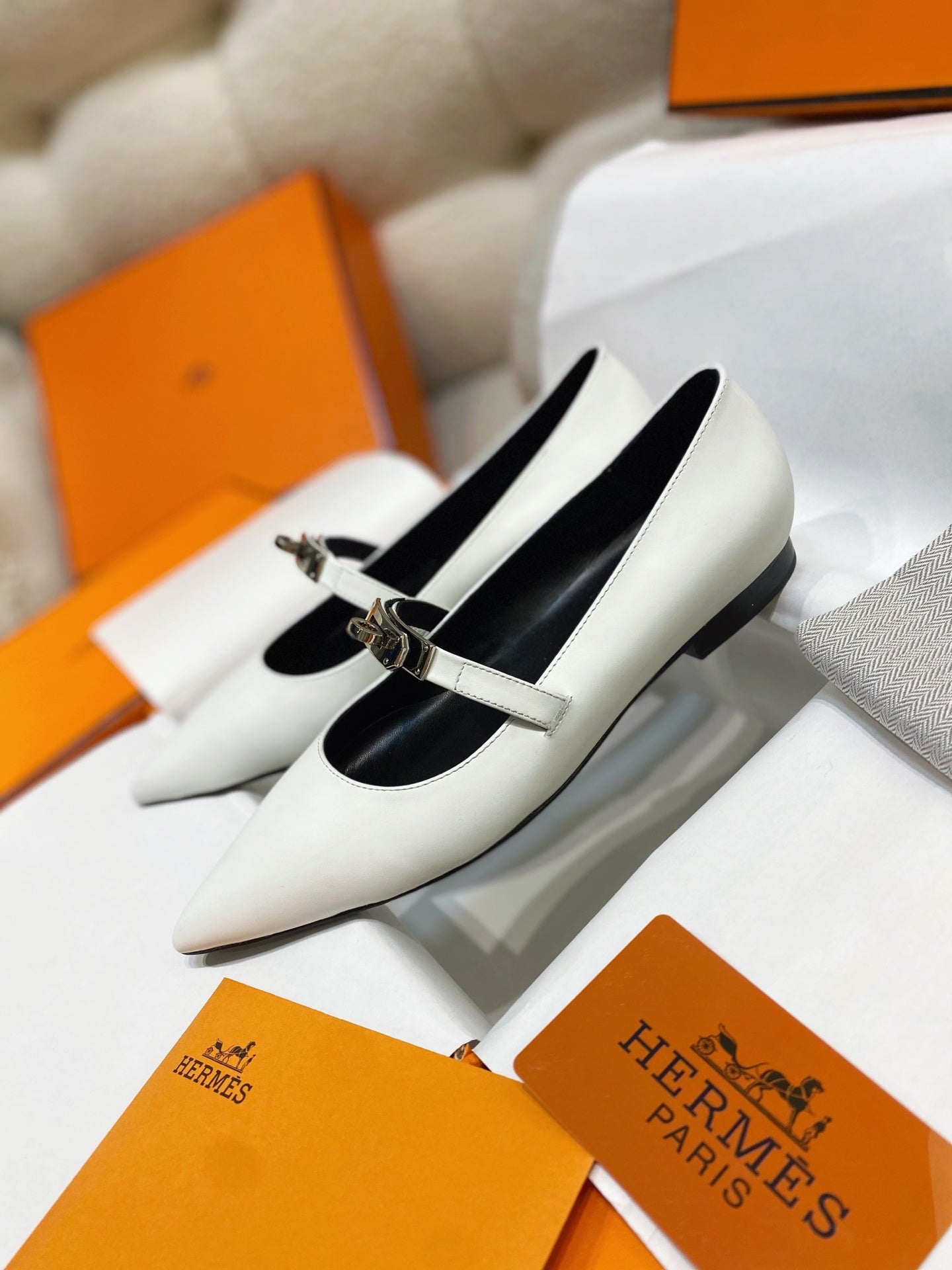 HM 26S KELLY BUCKLE MARY JANE POINTED FLATS IN CREAM WHITE CALFSKIN