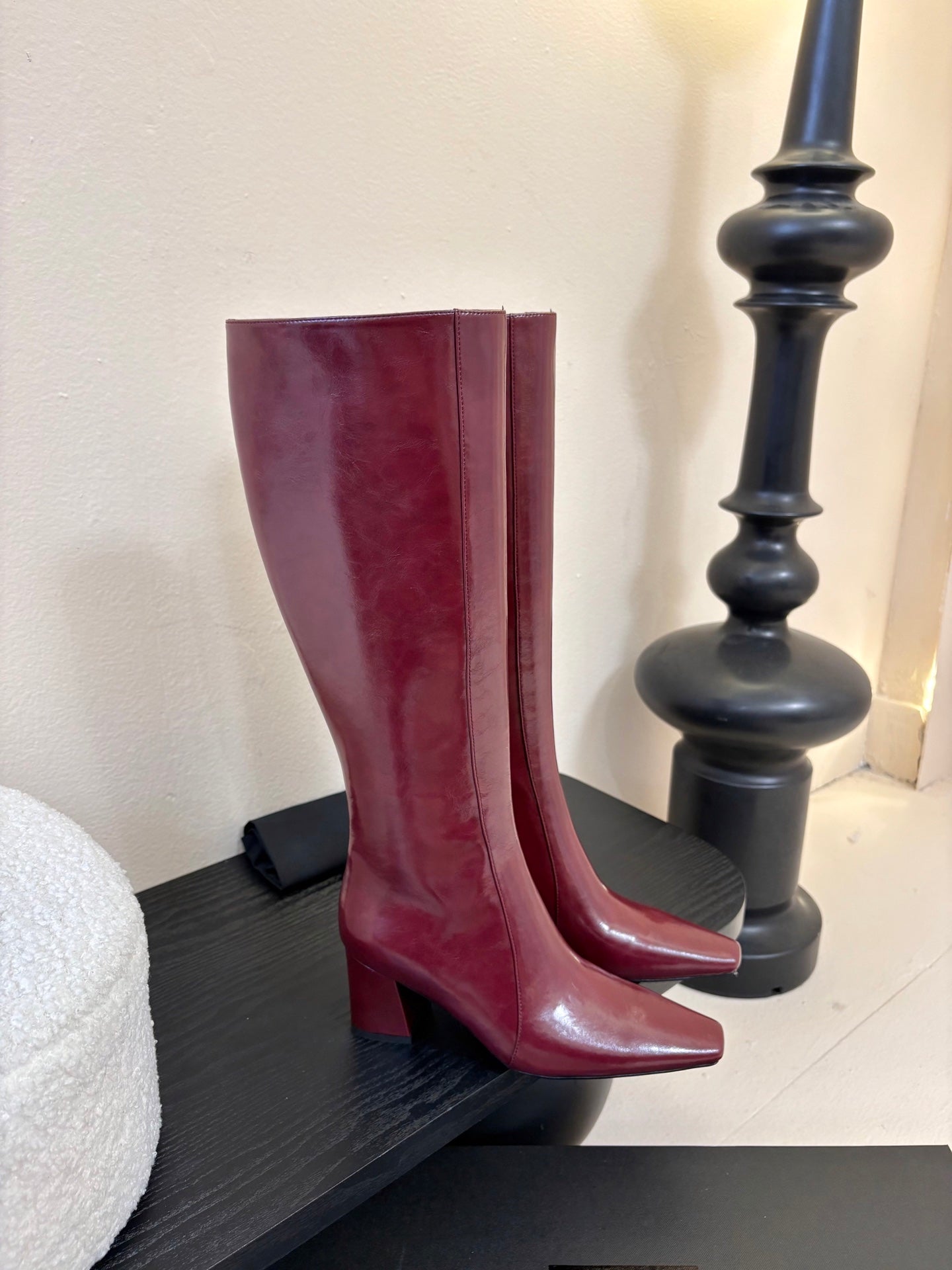 YSL 26S KNEE-HIGH HEELED BOOTS IN DARK RED SHINY CALFSKIN