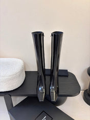 YSL 26S KNEE-HIGH HEELED BOOTS IN BLACK SHINY CALFSKIN
