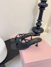 MIUMIU 26S LOW-HEEL THONG SANDALS IN BLACK CALFSKIN