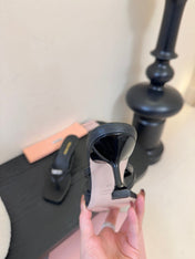 MIUMIU 26S LOW-HEEL THONG SANDALS IN BLACK CALFSKIN