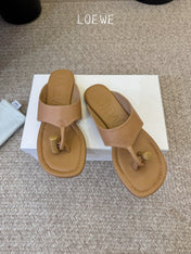 LOEWE 26S TOGGLE FLAT SANDAL IN TAN BROWN CALFSKIN