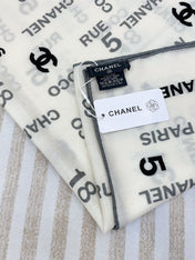 SQUARE SCARF 140 CM IN WHITE MONOGRAM CASHMERE 401158