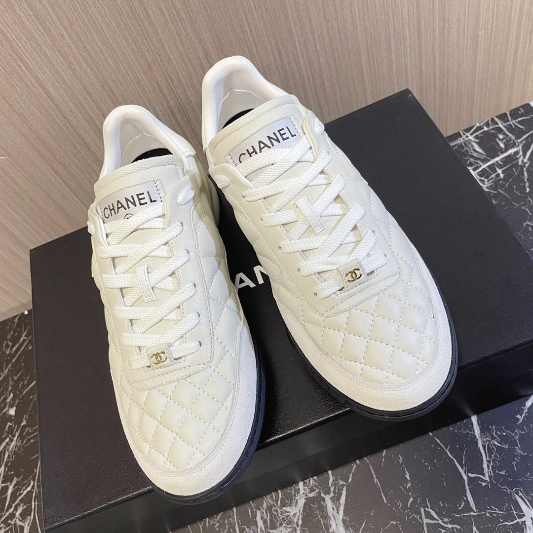 CHANEL 26S SNEAKER IN WHITE QUILTED CALFSKIN AND WHITE LOW TOP