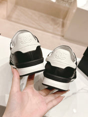 SNEAKERS IN GLOSSY BLACK LAMBSKIN