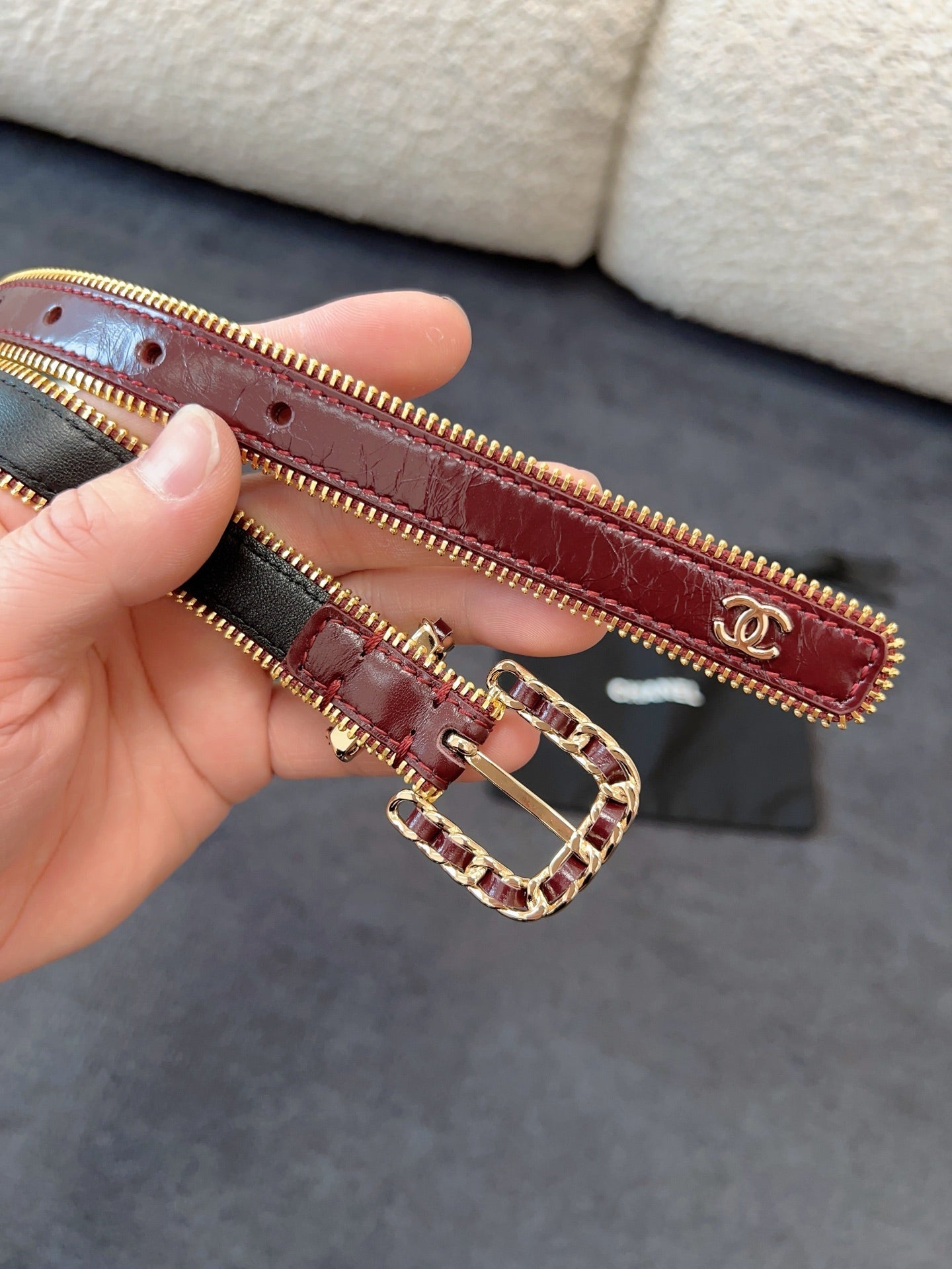 BELT 20MM IN WINE RED CALFSKIN WITH INTERWOVEN CHAIN BUCKLE ZIPPER IN TRIM GOLD HARDWARE