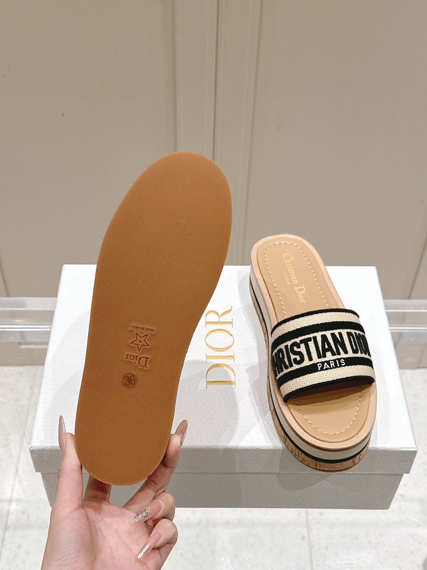 DWAY WEDGE SLIDES 45MM IN BEIGE AND BLACK FABRIC RAFFIA SOLE