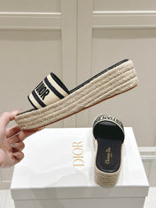 DWAY WEDGE SLIDES 45MM IN BLACK AND BEIGE FABRIC RAFFIA SOLE