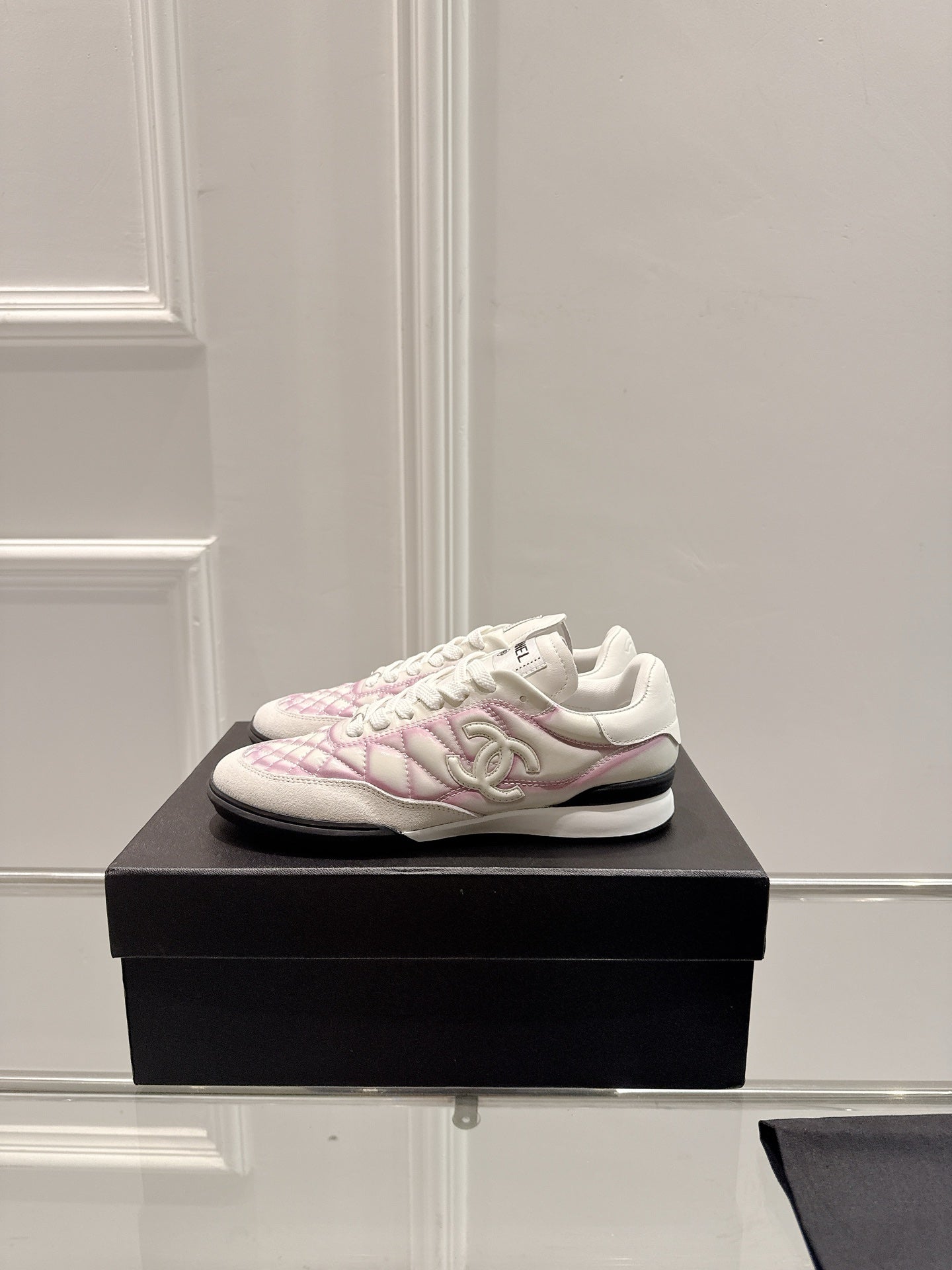 CASUAL SNEAKER IN WHITE AND PURPLE CALFSKIN