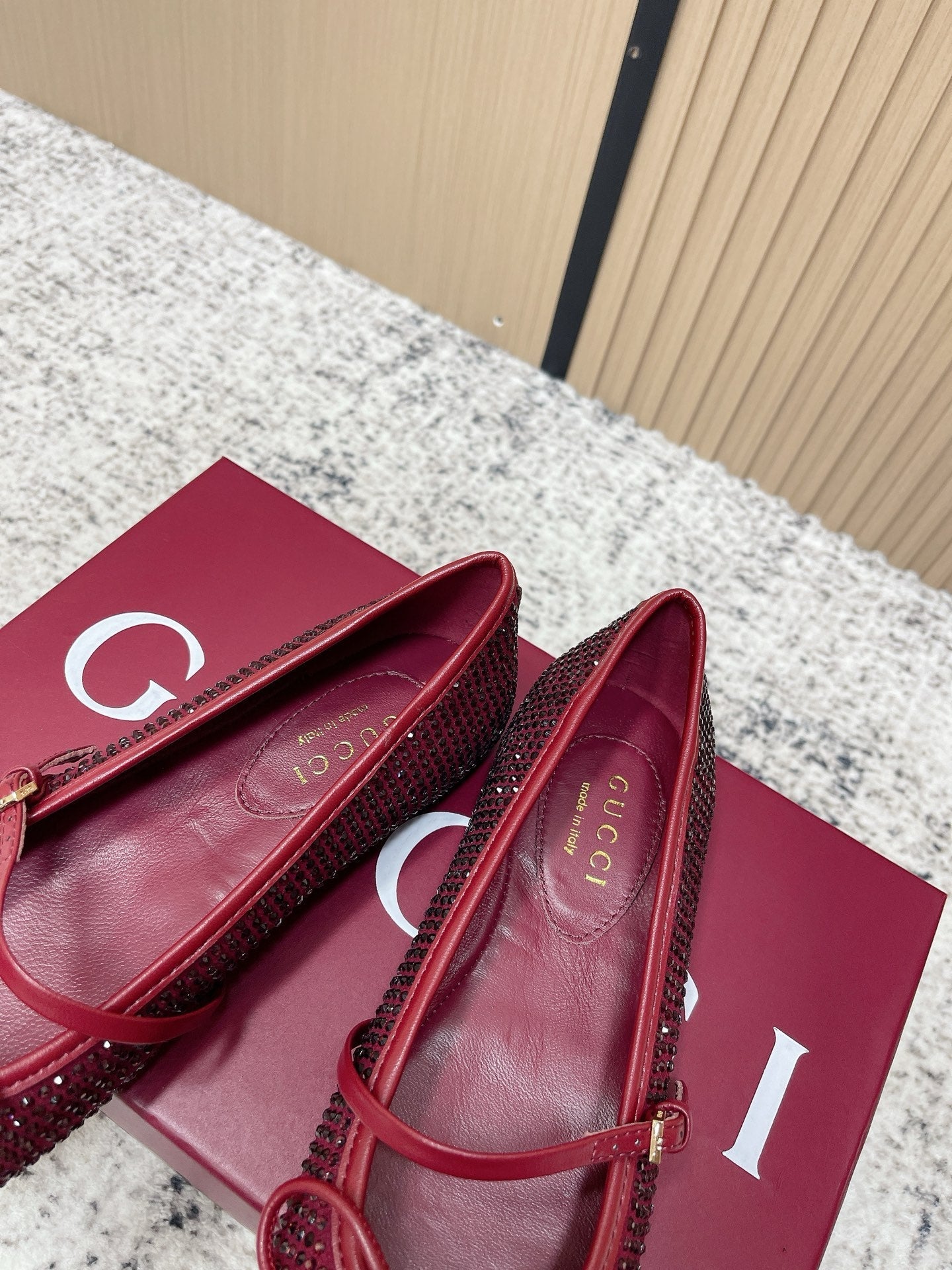 GUCCI 26S BALLET FLATS IN RED WITH CRYSTALS