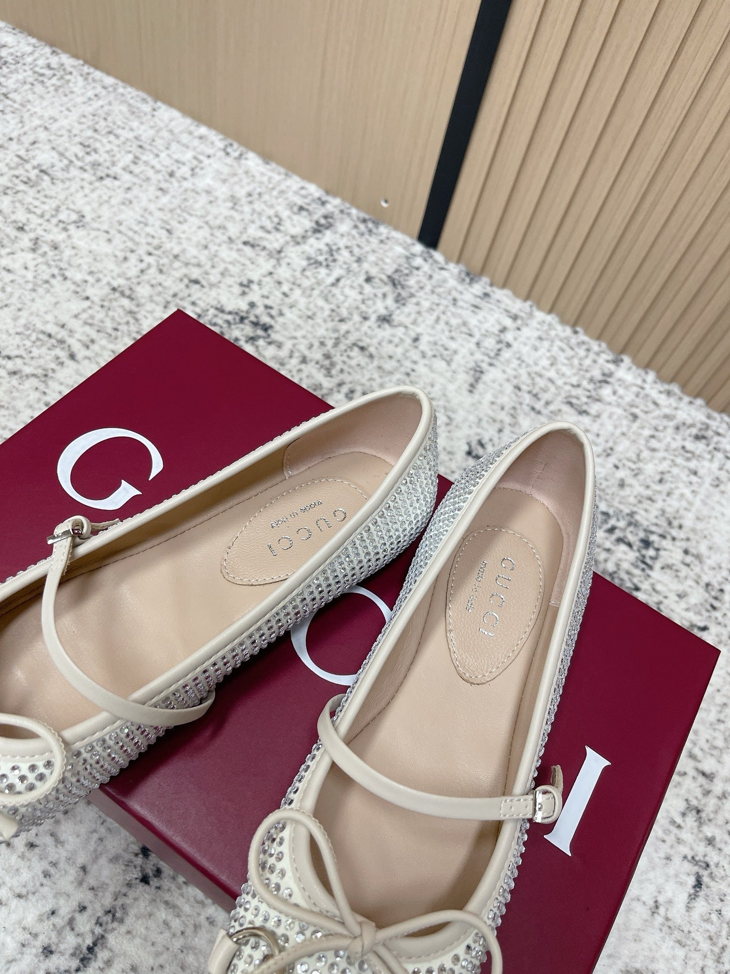 GUCCI 26S BALLET FLATS IN OFF WHITE WITH CRYSTALS
