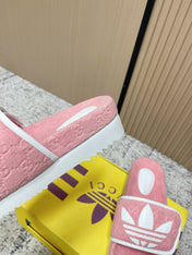 GUCCI 26S PLATFORM SLIDE SANDALS IN LIGHT PINK FABRIC