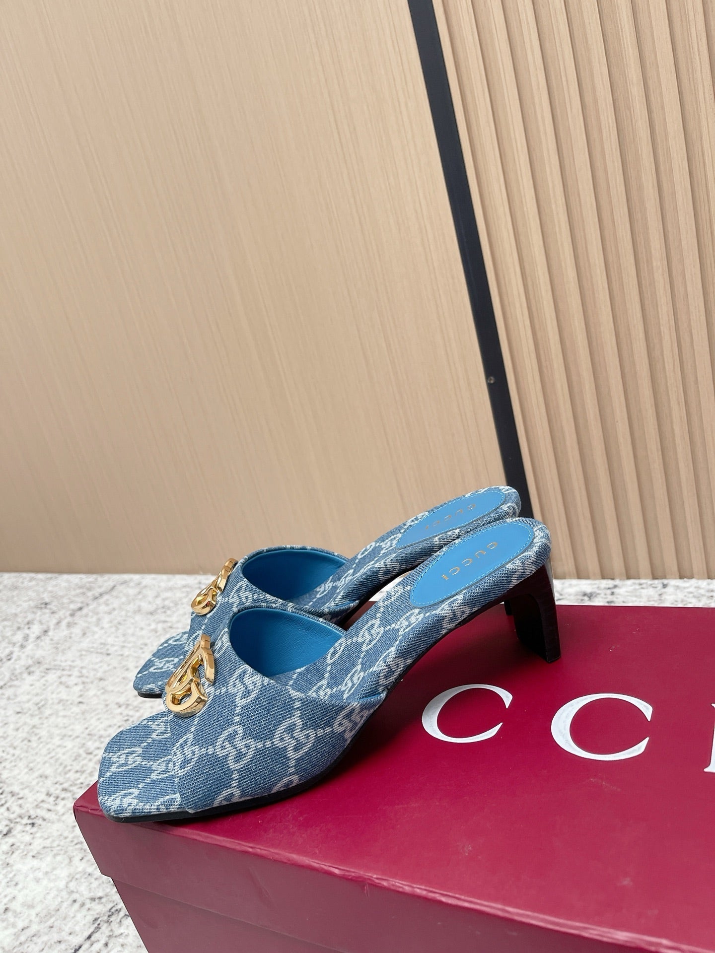 GUCCI 26S HIGH HEELS IN BLUE DENIM WITH GOLD HARDWARE