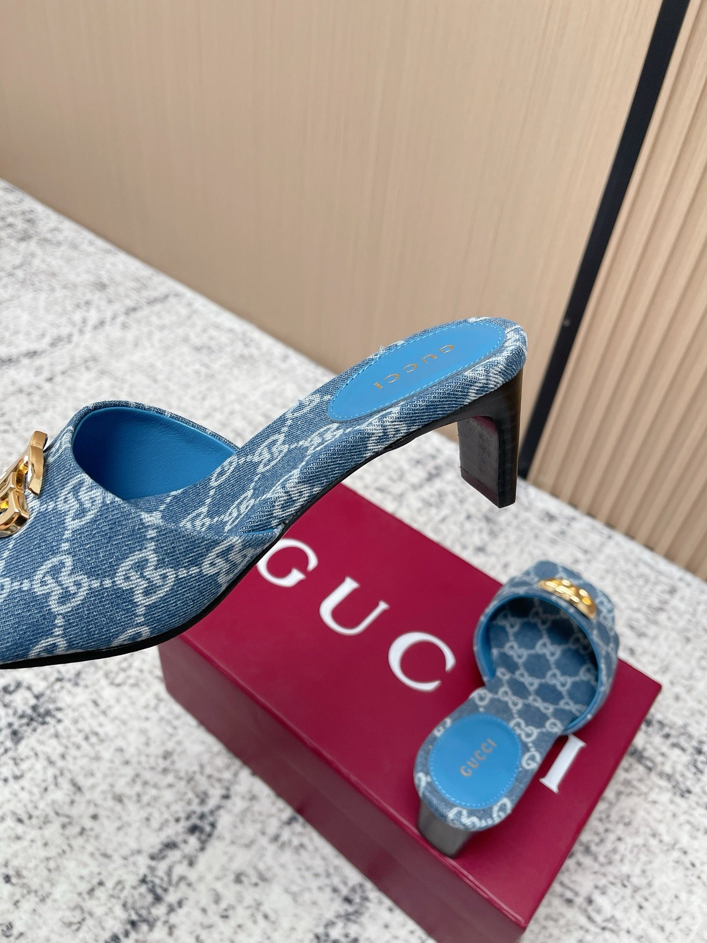 GUCCI 26S HIGH HEELS IN BLUE DENIM WITH GOLD HARDWARE