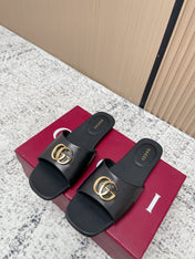 GUCCI 26S SLIDE SANDAL IN BLACK CALFSKIN WITH GOLD HARDWARE