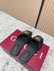 GUCCI 26S SLIDE SANDAL IN BLACK CALFSKIN WITH GOLD HARDWARE