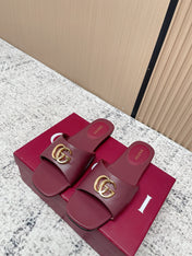 GUCCI 26S SLIDE SANDAL IN DARK RED CALFSKIN WITH GOLD HARDWARE