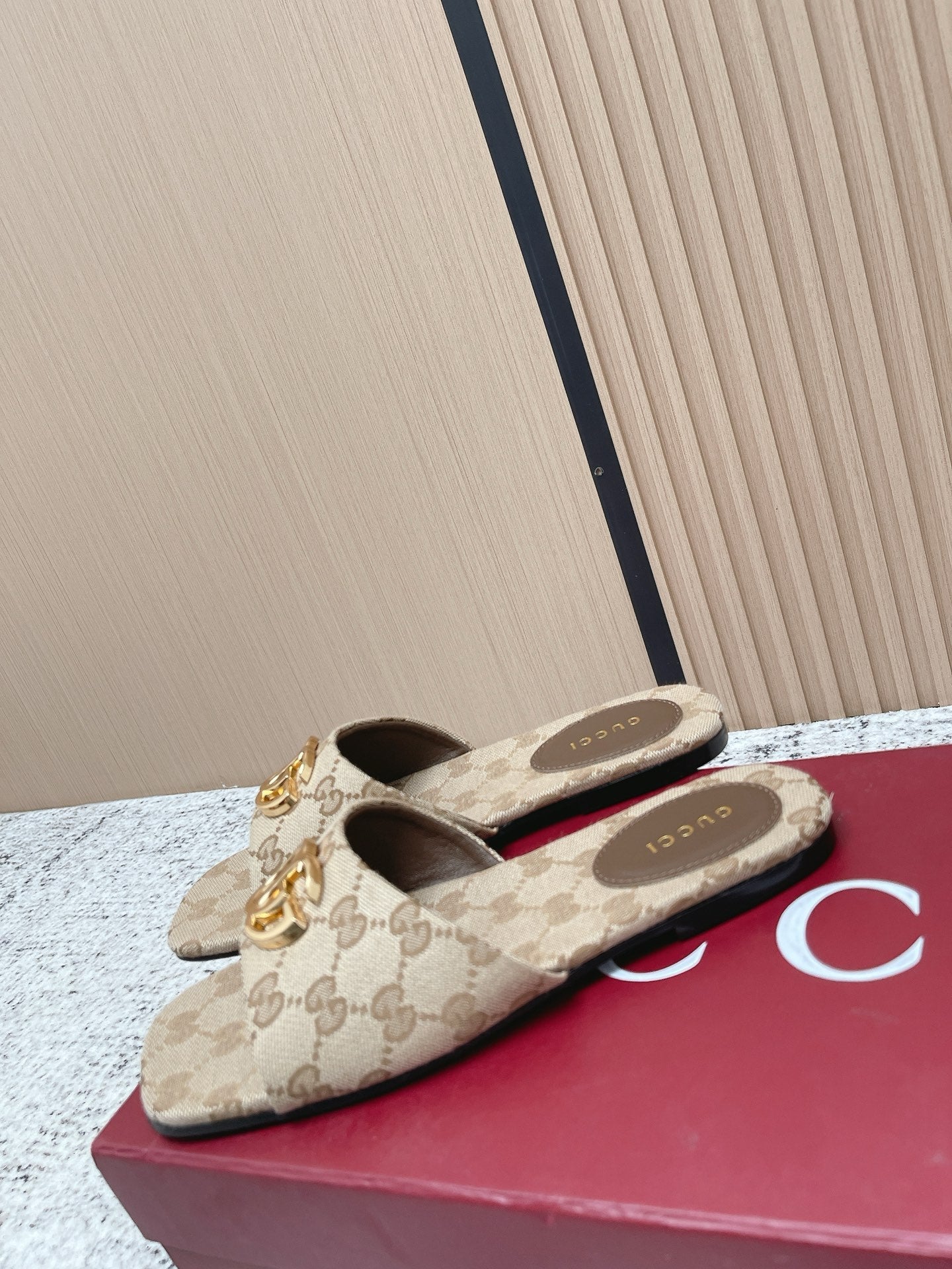GUCCI 26S SLIDE SANDAL IN BEIGE CANVAS