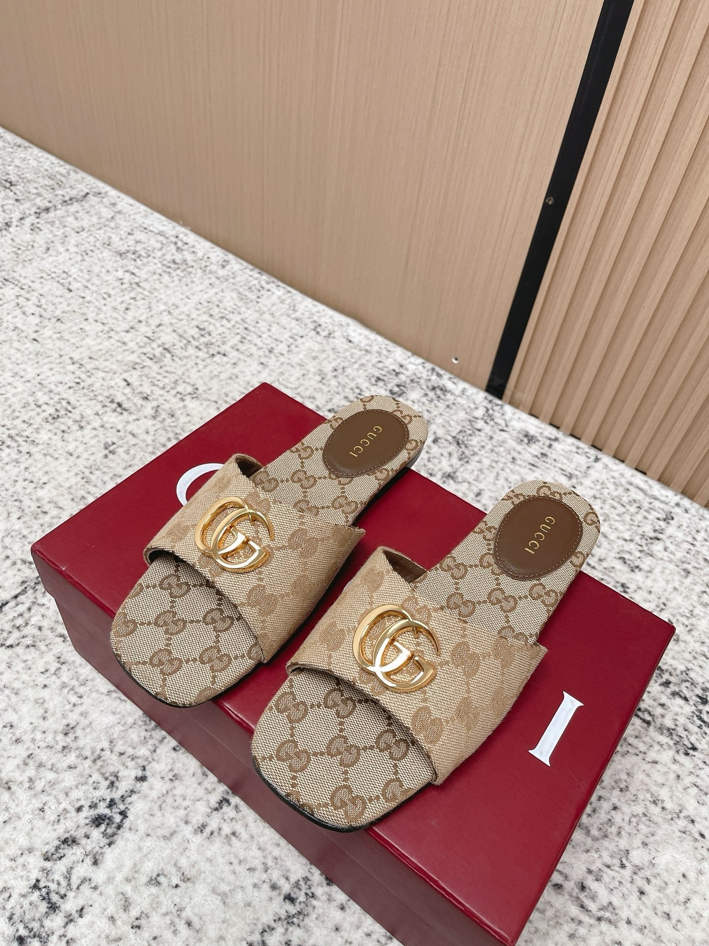 GUCCI 26S SLIDE SANDAL IN BEIGE CANVAS