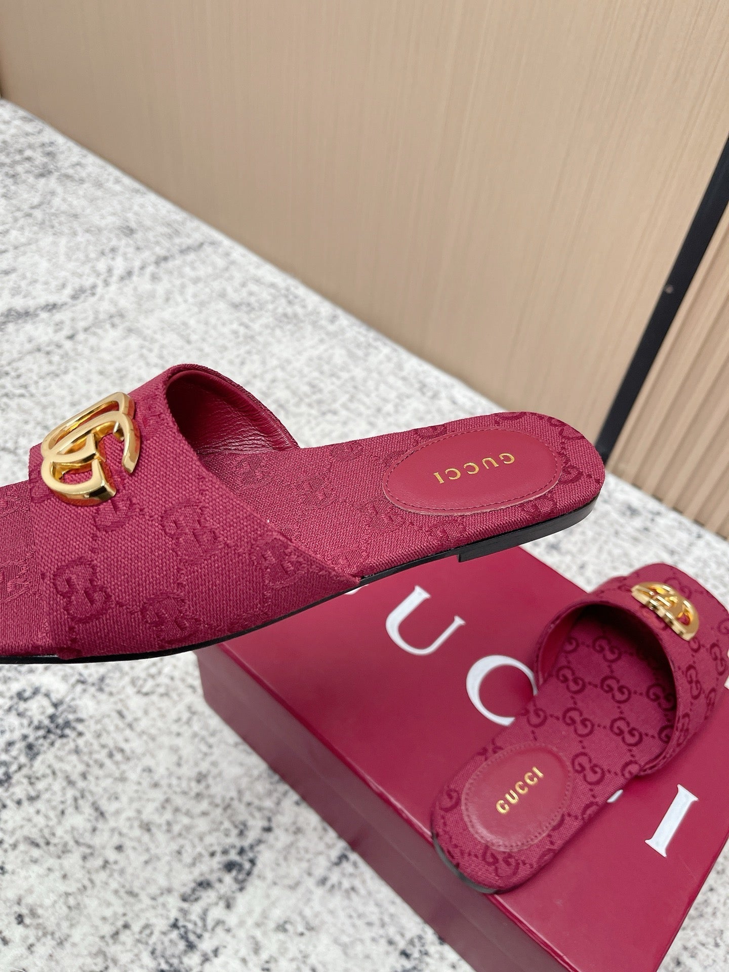 GUCCI 26S SLIDE SANDAL IN DARK RED CANVAS