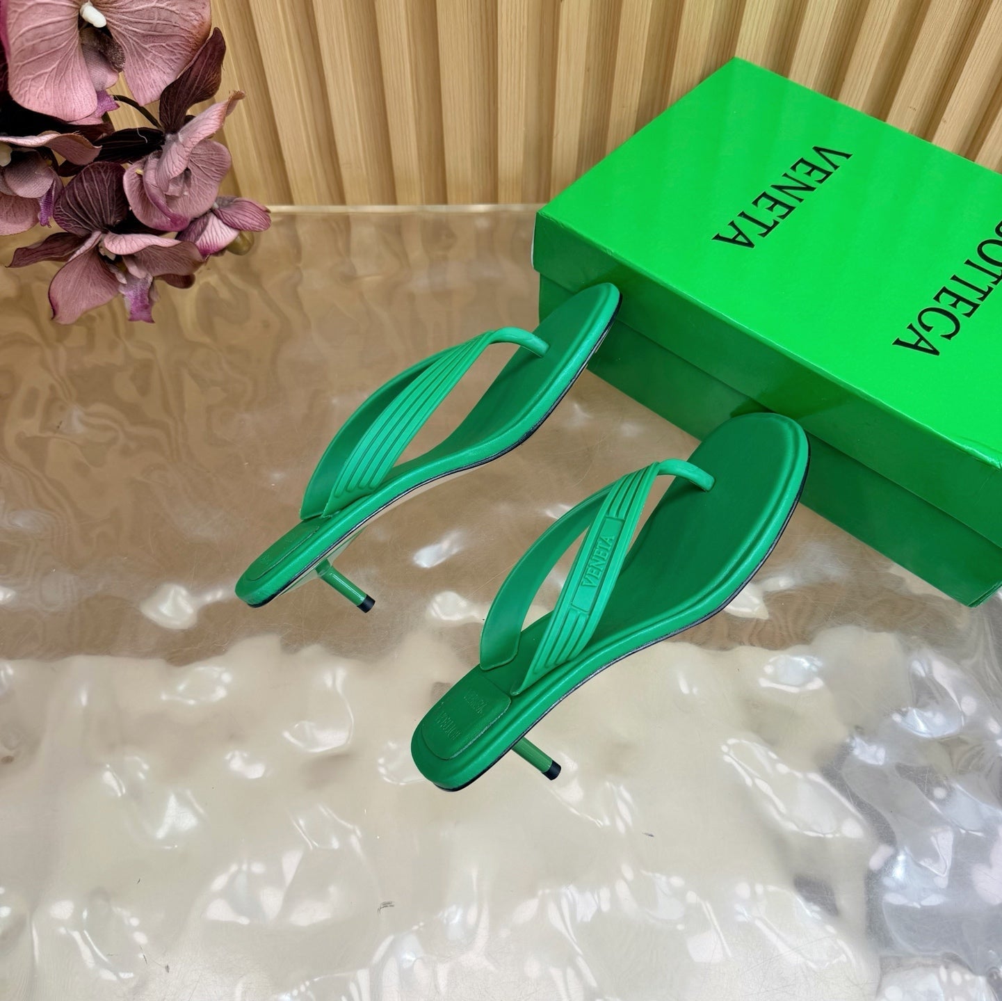 BOTTEGA VENETA 26S HIGH-HEEL THONG SANDALS IN GREEN TPU