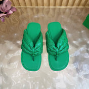 BOTTEGA VENETA 26S THONG SANDALS IN GREEN LAMBSKIN