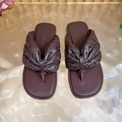 BOTTEGA VENETA 26S THONG SANDALS IN DARK BROWN LAMBSKIN
