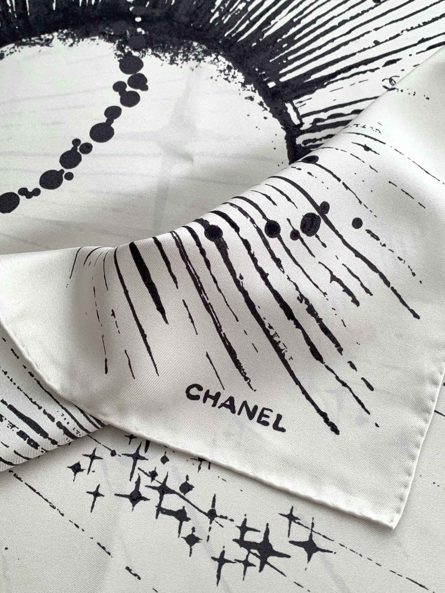 CHANEL 26S SCARF 90 IN SILK 311795