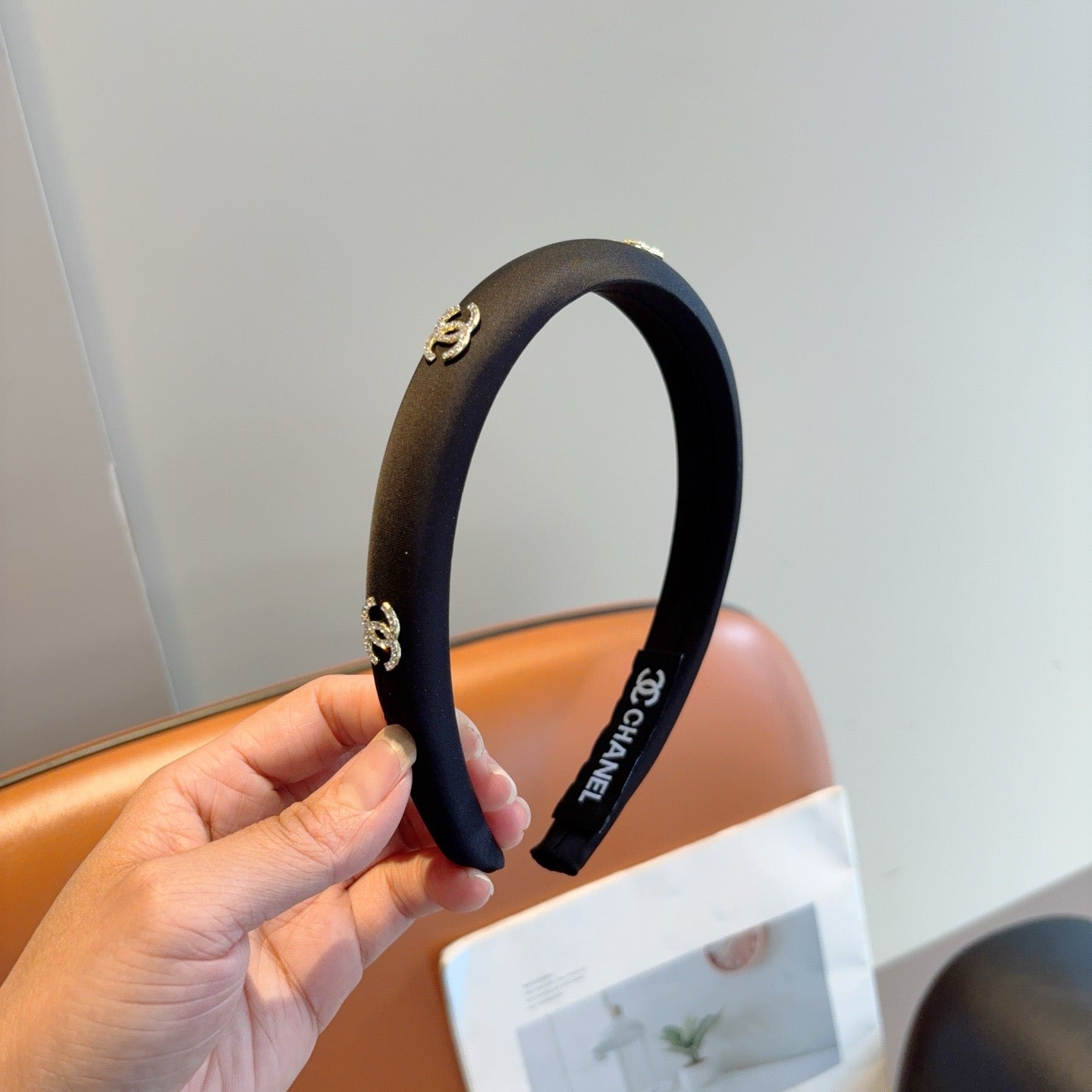 CHANEL 26S HEADBAND IN BLACK FABRIC 505250