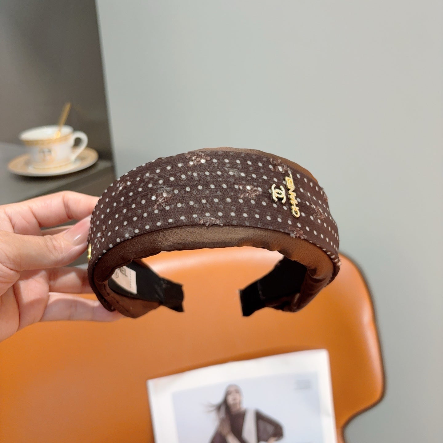 CHANEL 26S HEADBAND IN WHITE AND BLACK SILK 505294