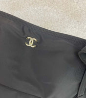 CC BIKINI SWIMSUIT SET IN BLACK ATTACHED WITH GOLD METAL LOGO 615196