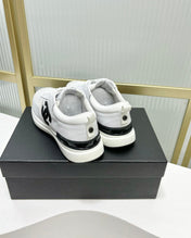 SNEAKER IN WHITE SUEDE AND BREATHABLE MESH