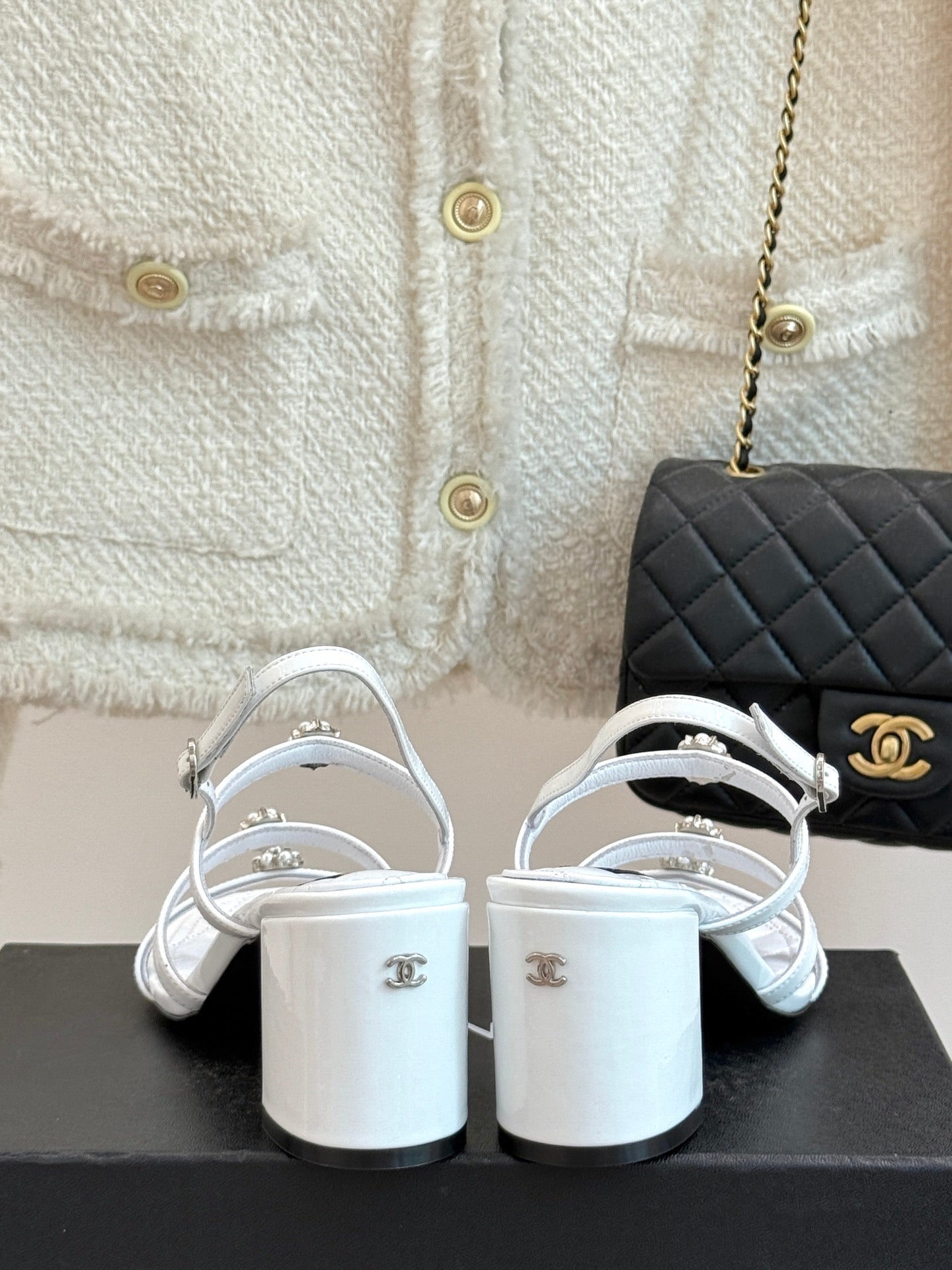 HIGH HEELS SANDAL IN WHITE LAMBSKIN PEARL FLOWERS