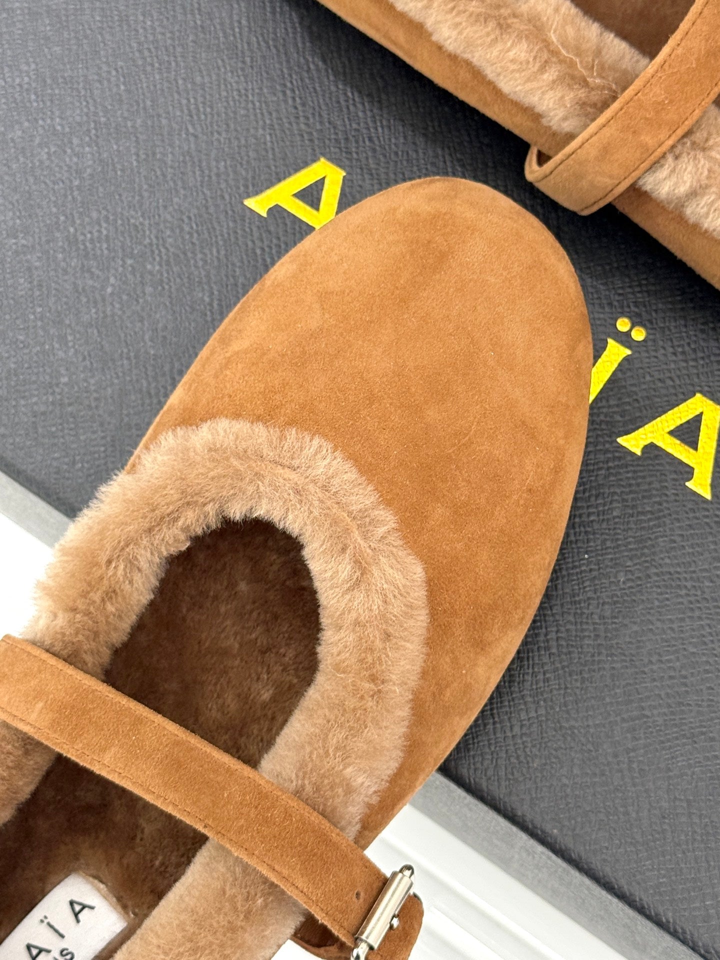 SHEARLING BALLET FLATS IN TAN BROWN SUEDE