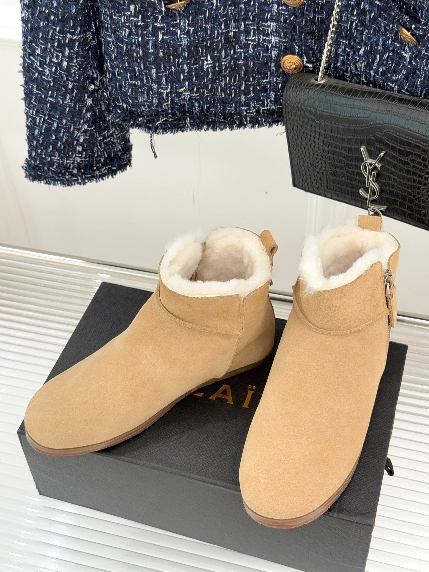 ALAIA 26S SNOW BOOTS IN DARK BEIGE SUEDE AND WOOL