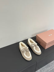 LACE-UP LOAFERS IN BEIGE SUEDE AND WHITE FLEECE LINING