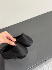 BALLERINA FLATS IN BLACK SATIN