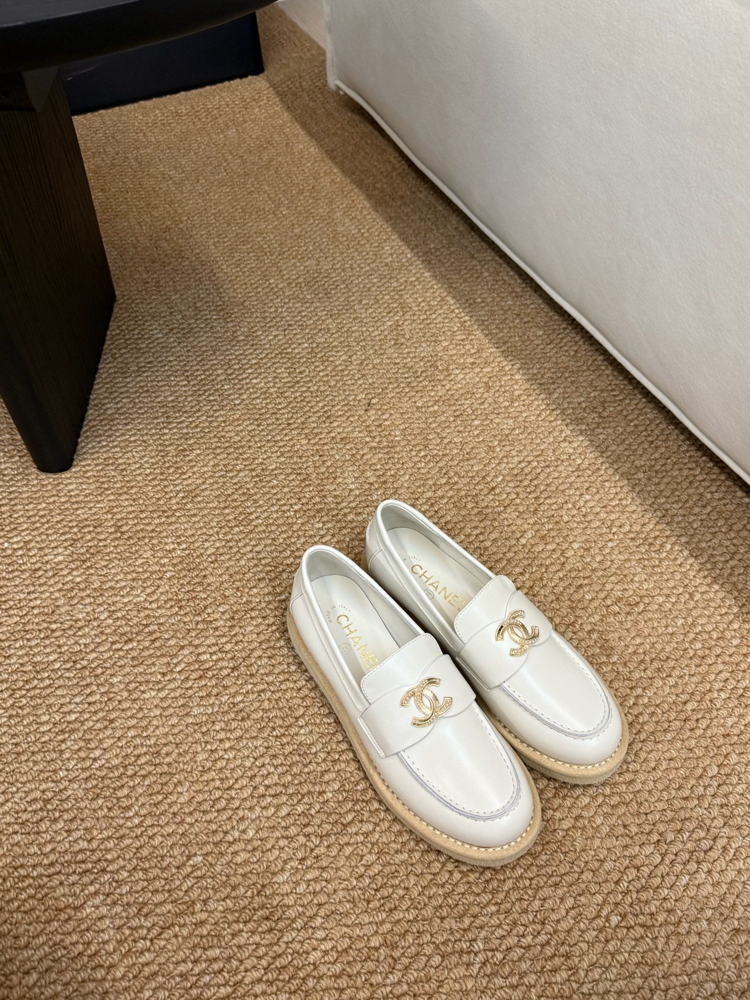 CHANEL 26S LOAFER IN WHITE PATENT CALFSKIN CC LOGO