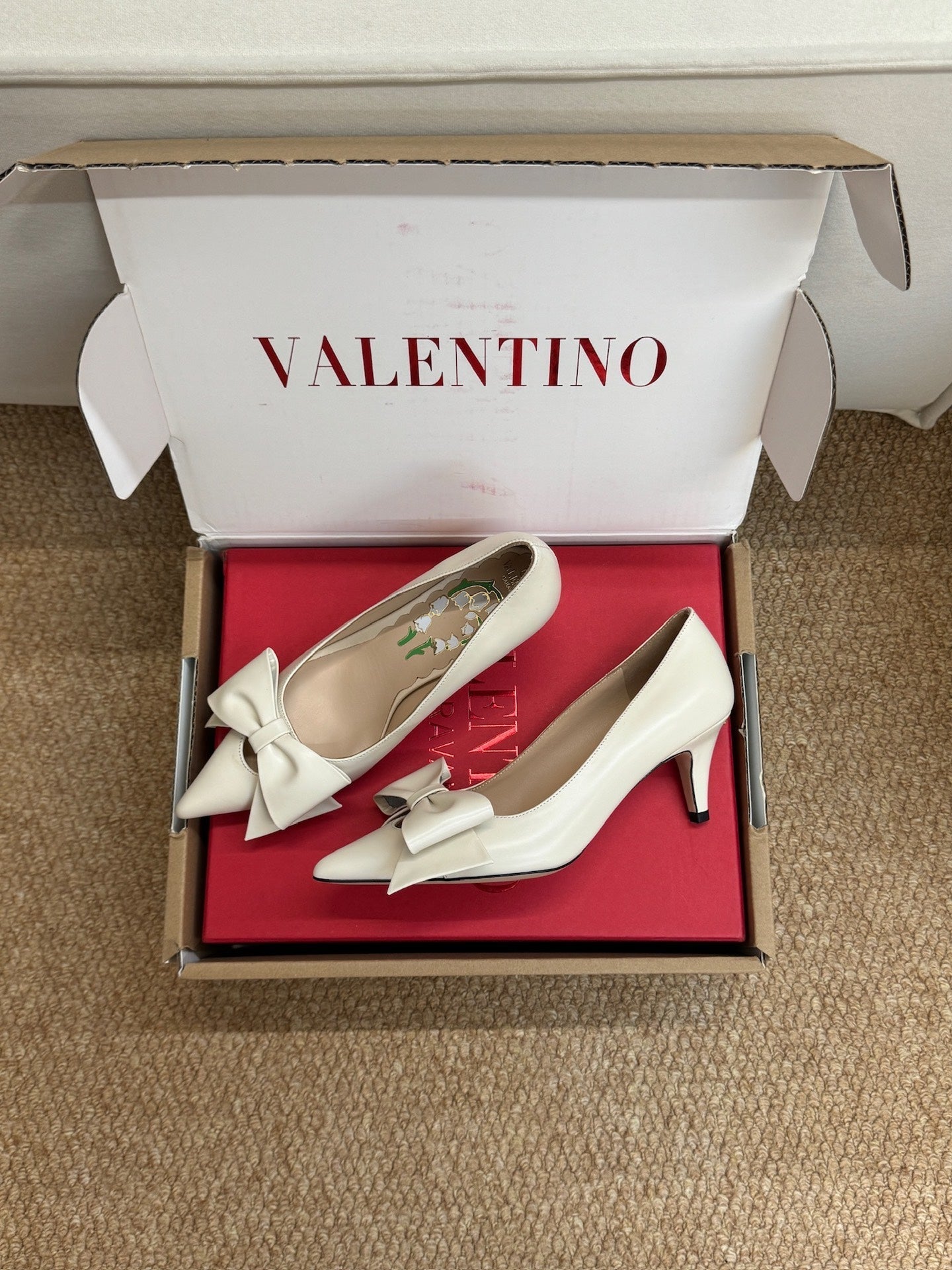 VALENTINO 26S HIGH HEEL SHOES IN OFF-WHITE CALFSKIN WITH BOW