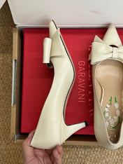 VALENTINO 26S HIGH HEEL SHOES IN OFF-WHITE CALFSKIN WITH BOW