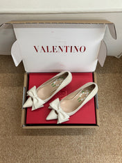 VALENTINO 26S HIGH HEEL SHOES IN OFF-WHITE CALFSKIN WITH BOW