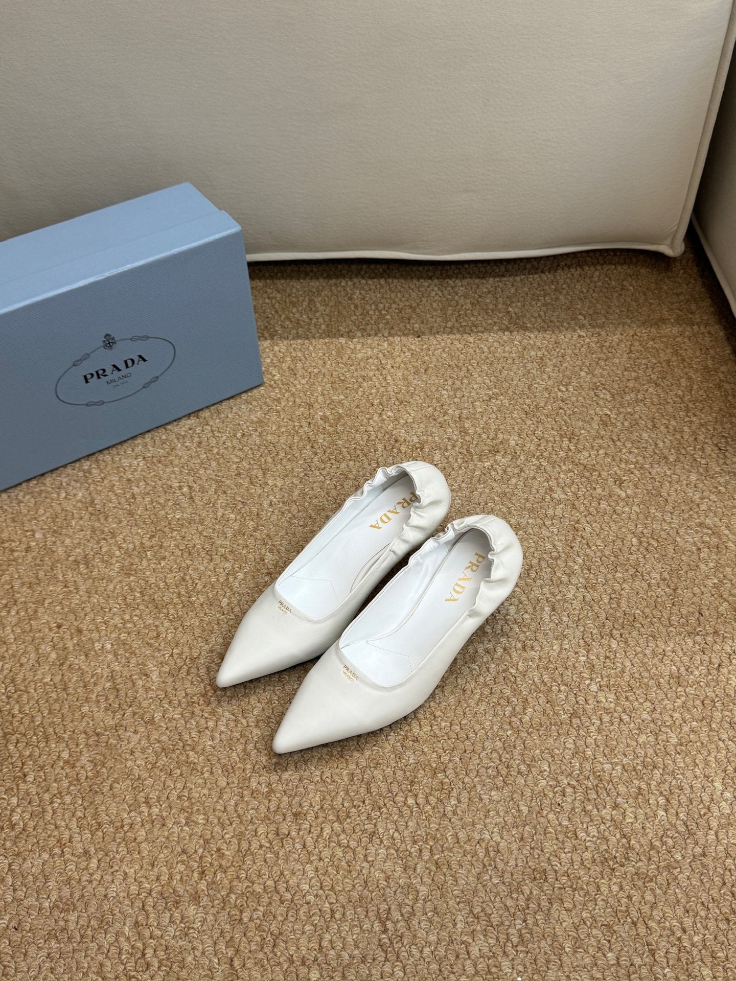 PRADA 26S POINTED TOE PUMPS 50MM IN WHITE CALFSKIN
