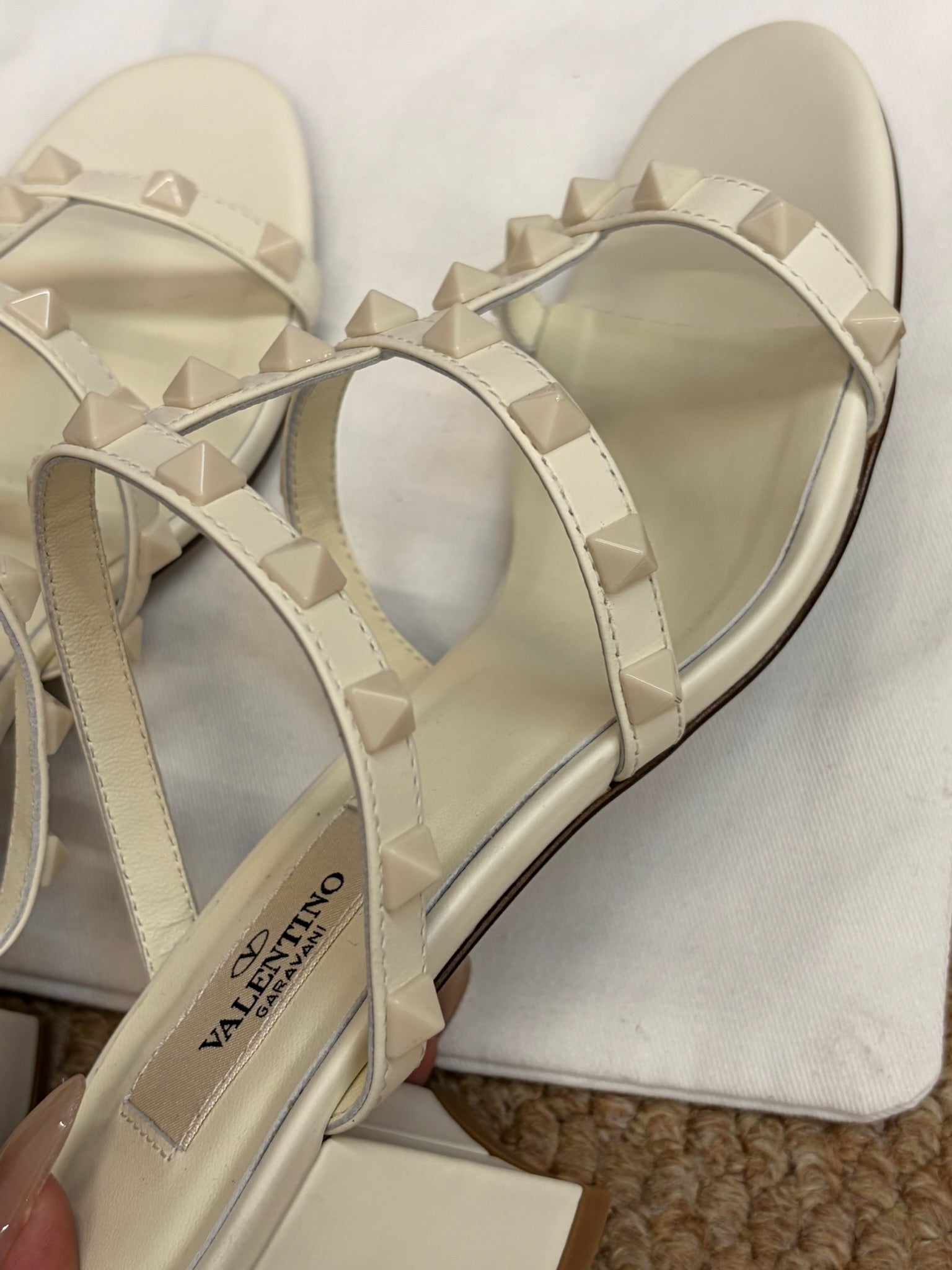 VALENTINO 26S ROCKSTUD HIGH HEEL SANDALS IN OFF-WHITE CALFSKIN